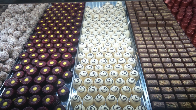 vente-OLLIOULES-min_chocolates_milk_chocolate_white_chocolate_truffles_candy_food_treat_cacao-1213769