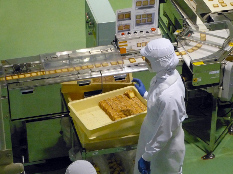 vente-OLLIOULES-min_japan_sapporo_chocolate_factory_label_packaging_cookie_machine_operator-961505