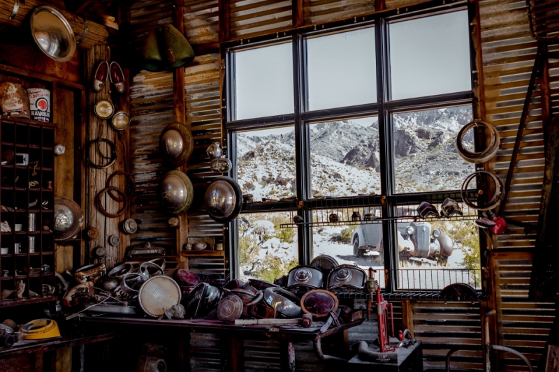 vente-OLLIOULES-min_shop_window_part_junk_abandoned-138873